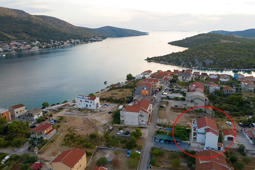 Apartmanok Gyermekes Családok Részére Grebastica, Sibenik - 477 Grebaštica