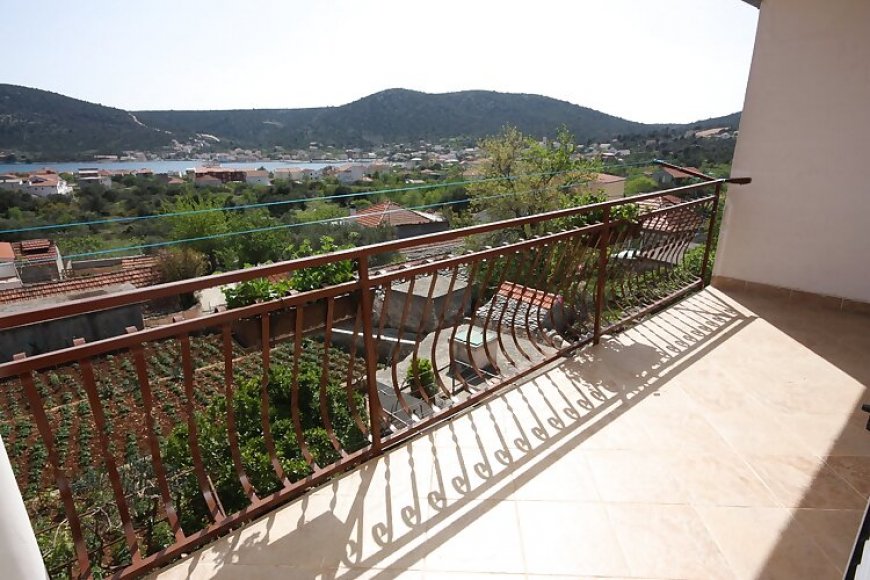 Apartmanok Parkolóhellyel Vinisce, Trogir - 6117 Vinišće