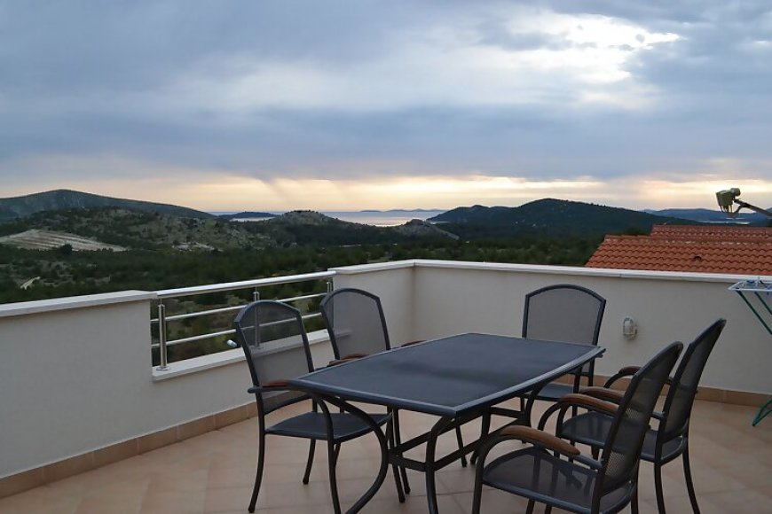 Apartmanok Parkolóhellyel Grebastica, Sibenik - 13365 Grebaštica