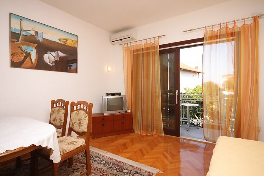 Apartmanok és Szobák Parkolóhellyel Vodice - 6260