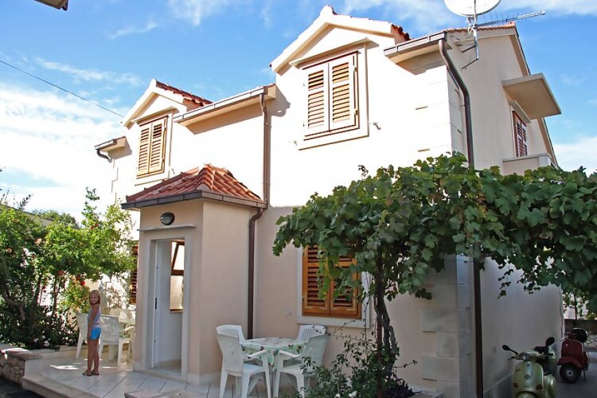 Apartmanok Parkolóhellyel Supetar, Brac - 6037 Supetar