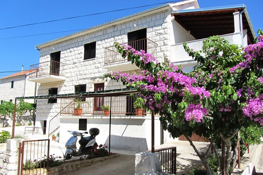 Apartmanok Parkolóhellyel Sutivan, Brac - 744 Sutivan