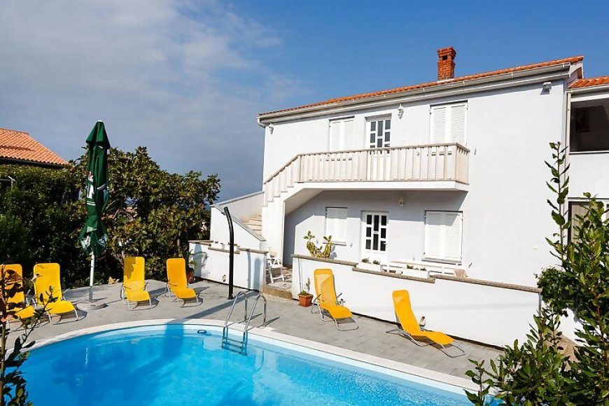 Apartments with pool Jozefina Vrh