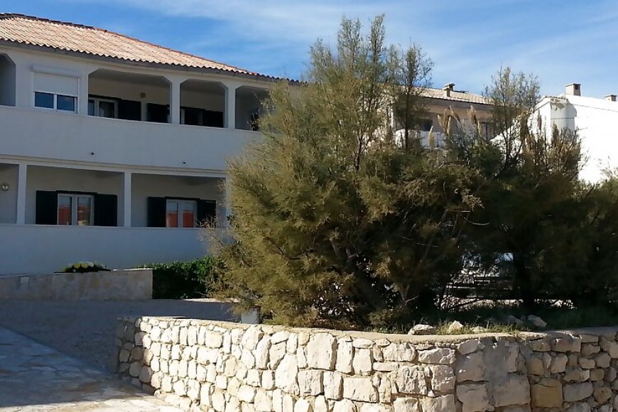 Apartments Ena Pag