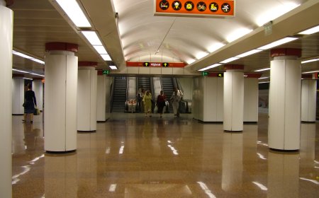 Kossuth Lajos tér metróállomás